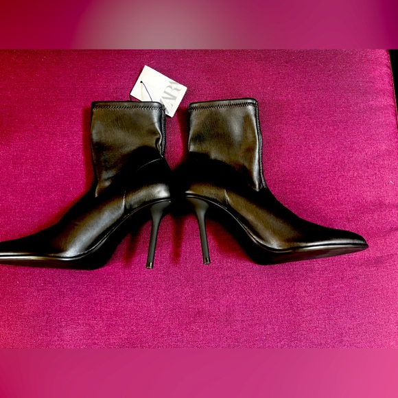 ZARA ANKLE HEELED BOOTIE SIZE 7.5  US or EU 38 - Picture 2 of 10